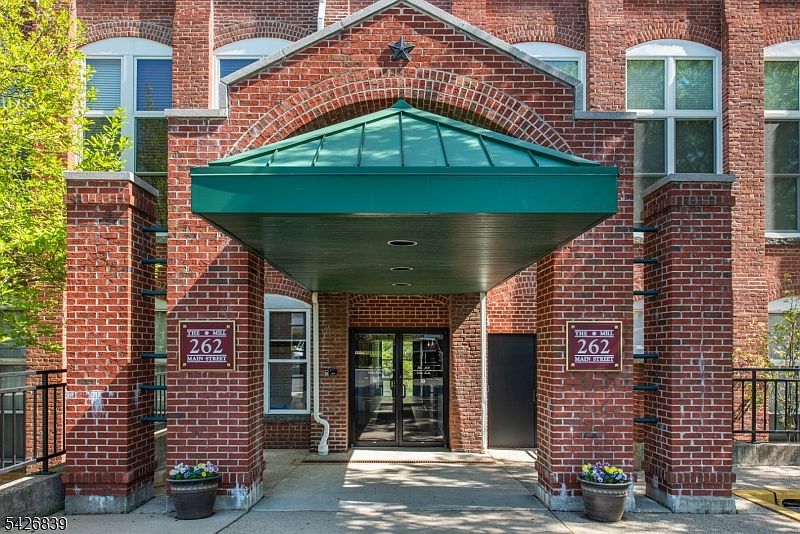1st image of 262 Main St BLDG 262 #103