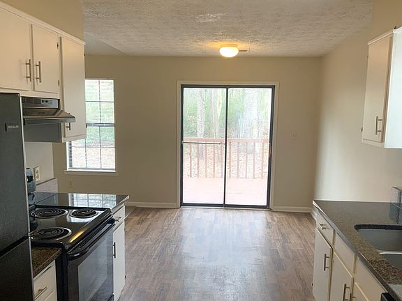 5th image of 465 Lakeshore Dr