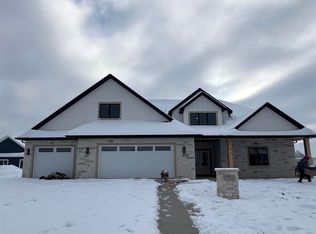 17712 Castlefeane Ct, Leo, IN 46765