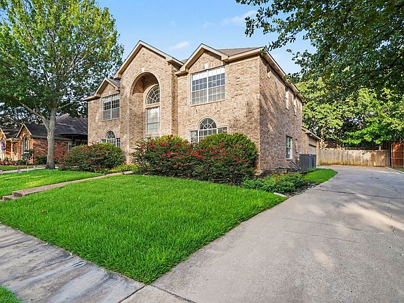 2nd image of 8017 Arlie Ln