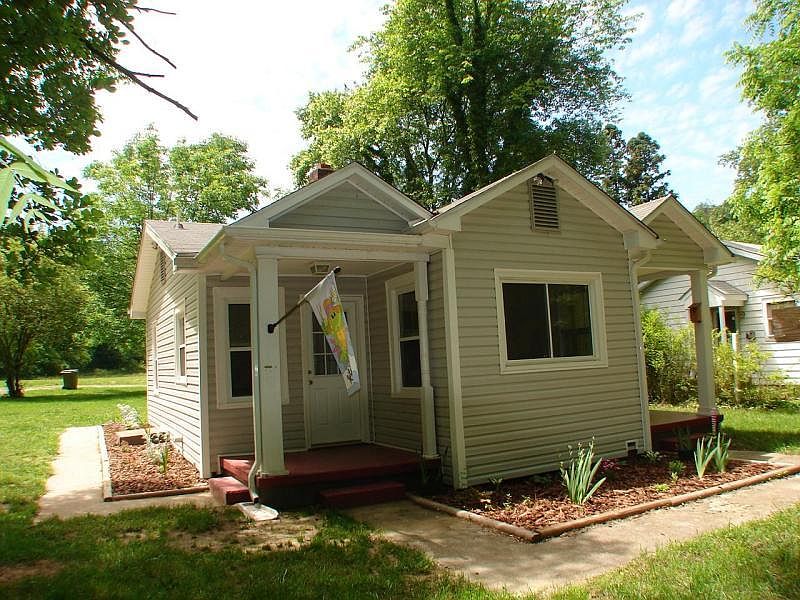 1st image of 870 Hook Ln