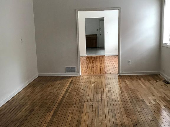 3rd image of 1125 W Webster Ave #1R