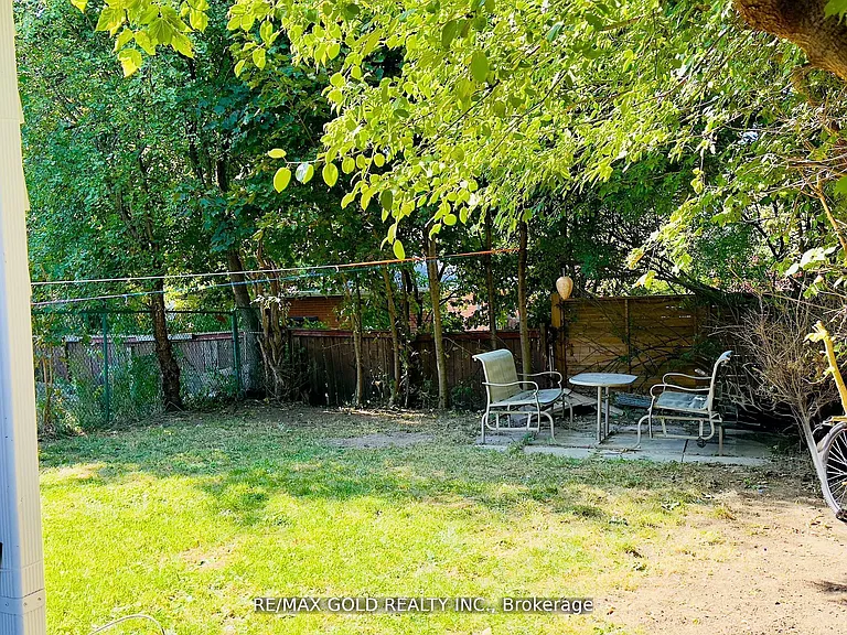 156 Mooregate Cres #LOWER — Photo 25