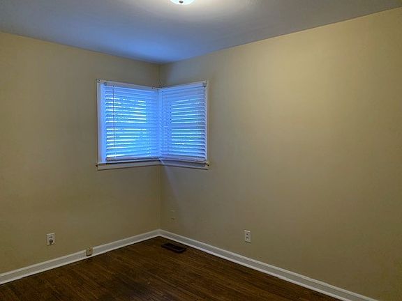 5th image of 110 Cambridge Ct