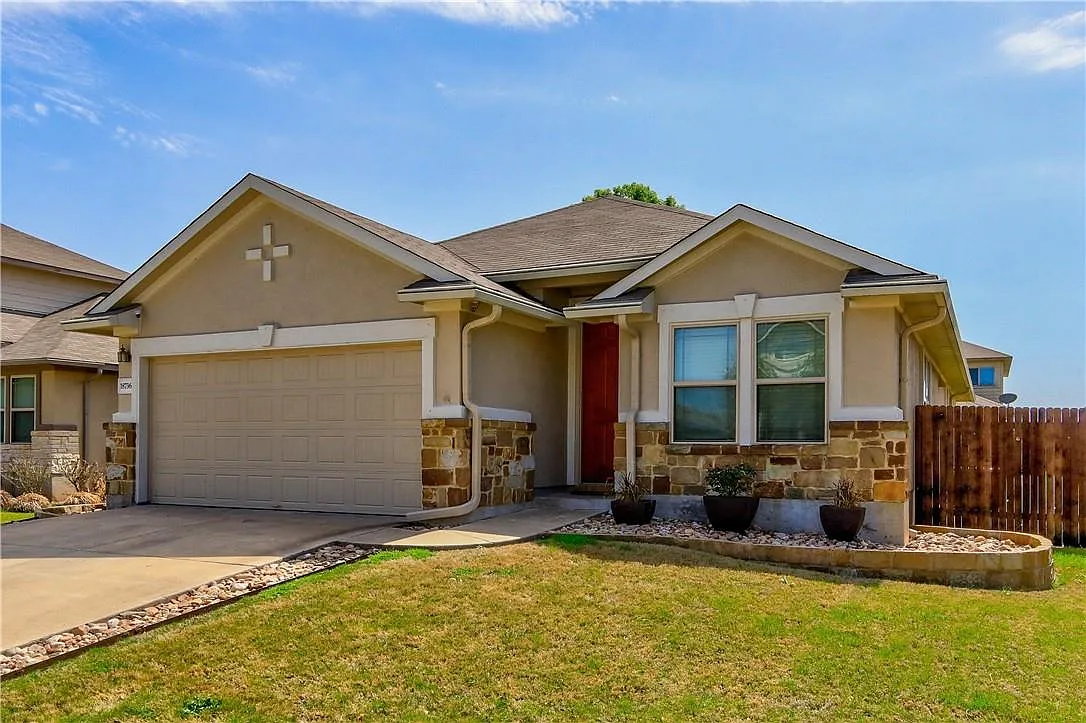 3 bed, 2.0 bath, 1925 sqft, $2,195 — Photo 2
