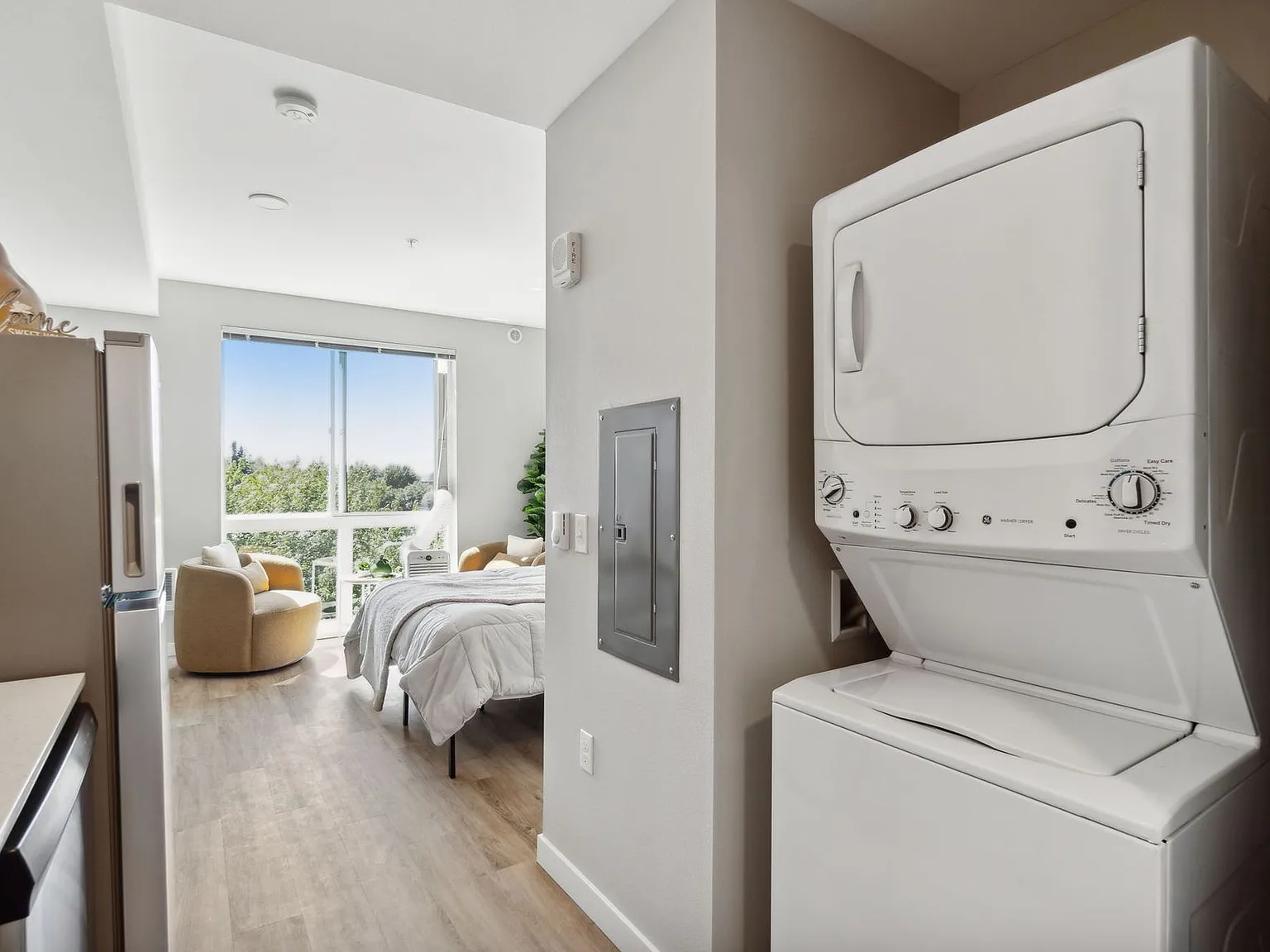Divine Court Apartments — Photo 2