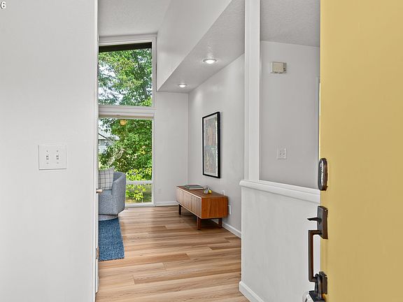 4th image of 15051 NW Oakmont Loop