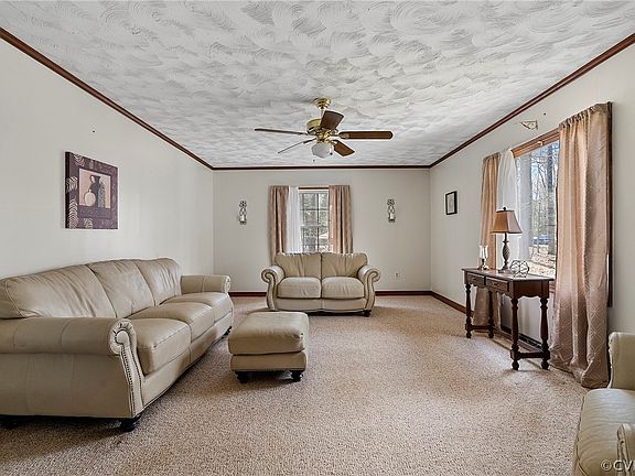 5th image of 7290 Valley Creek Dr