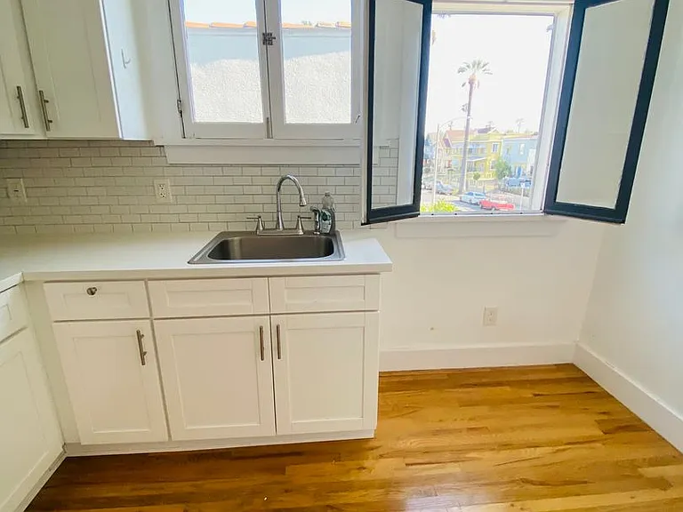 1672 S Harvard Blvd — Photo 48
