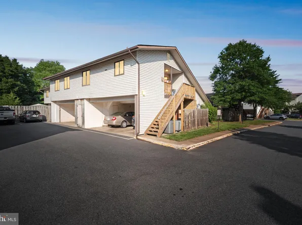 4115 Meadowland Ct #8, Chantilly, VA 20151