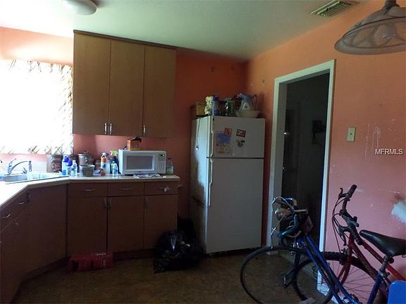 3rd image of 22379 Catherine Ave