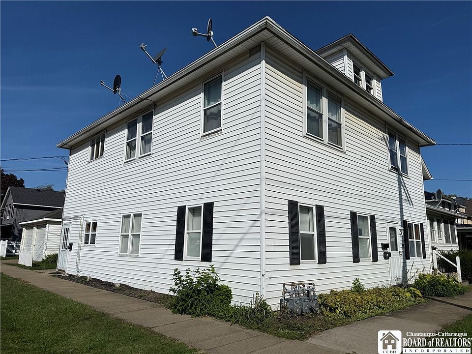 1st image of 639 1/2 Park Ave #2
