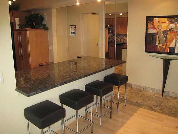 3rd image of 3668 N Lake Shore Dr