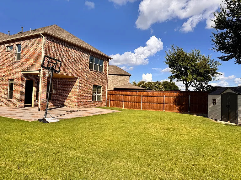 9001 Blue Water Dr — Photo 30