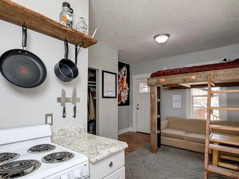 620 E Davis St — Photo 6