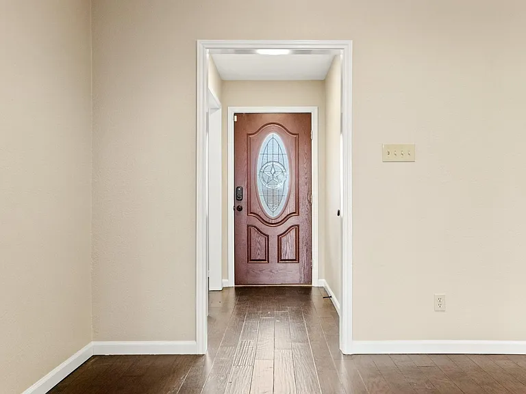 611 Field St — Photo 3