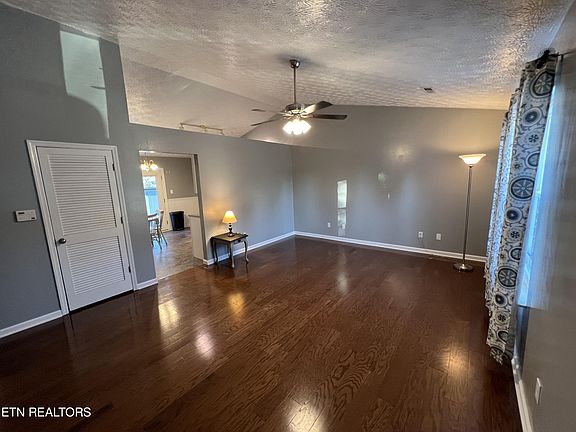 3rd image of 6306 Tamworth Ln