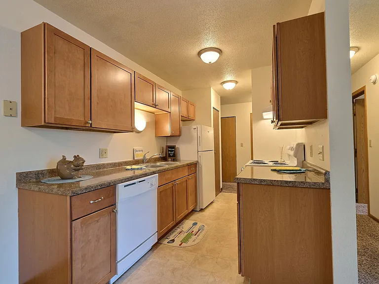 Fargo, ND Saddlebrook Apartments | Kitchen