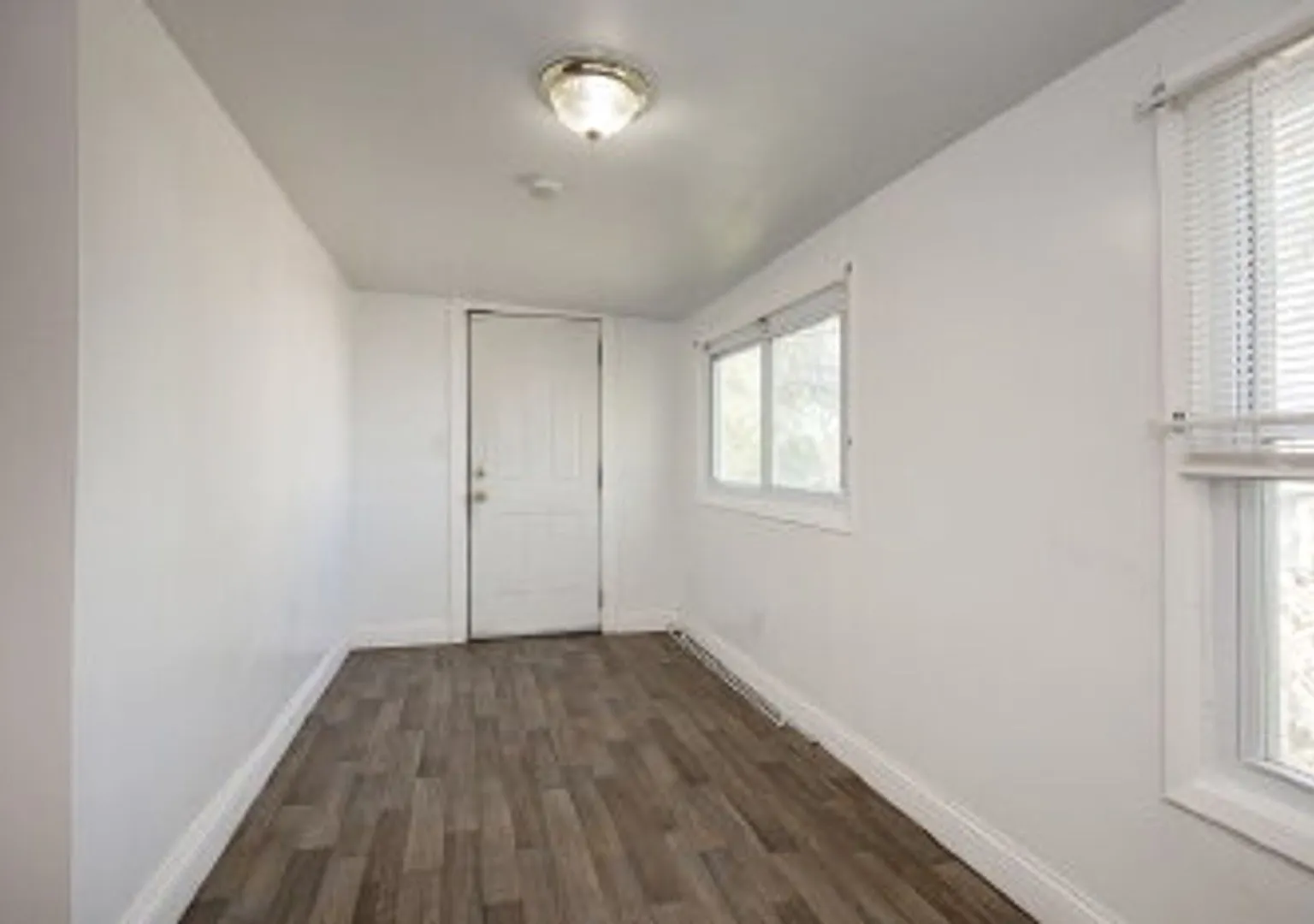 Charming 2-Bedroom Retreat with Modern Comforts on Treadwell Avenue — Photo 4