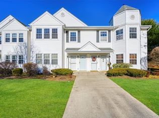 48 Victorian Ln, Medford, NY 11763
