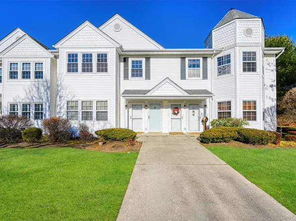 48 Victorian Lane, Medford, NY 11763