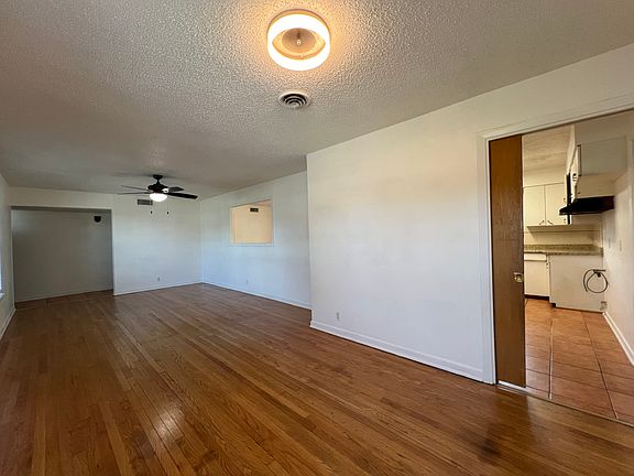 3rd image of 306 Stockton Dr
