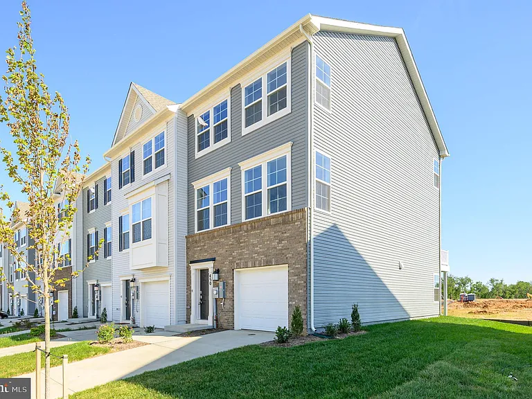 450 Seeback Dr — Photo 38