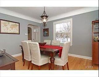 4th image of 647 Broadview Ave