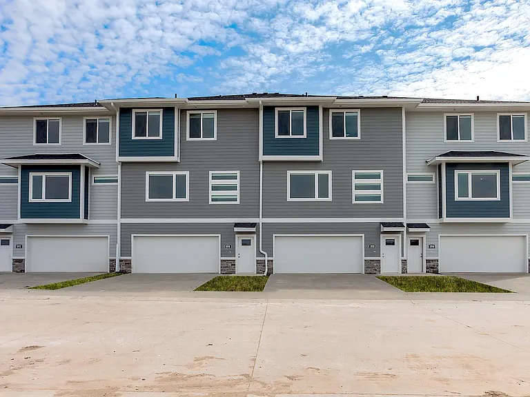 1012 NW Shriver Blvd — Photo 16