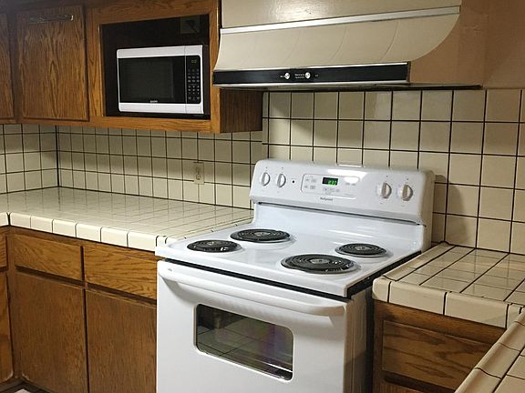 3rd image of 714 18th St #1/2