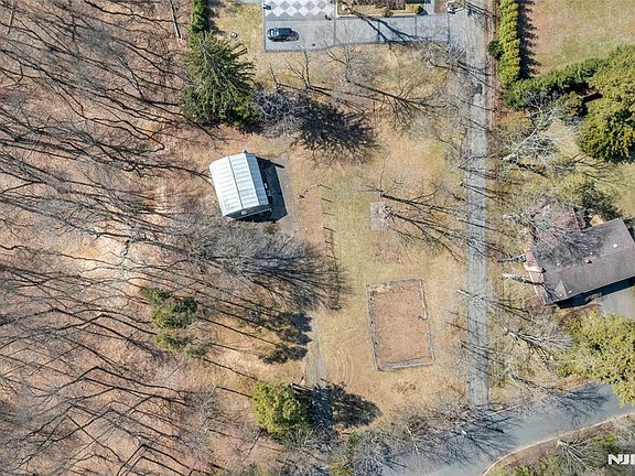 2nd image of 510 W Saddle River Rd