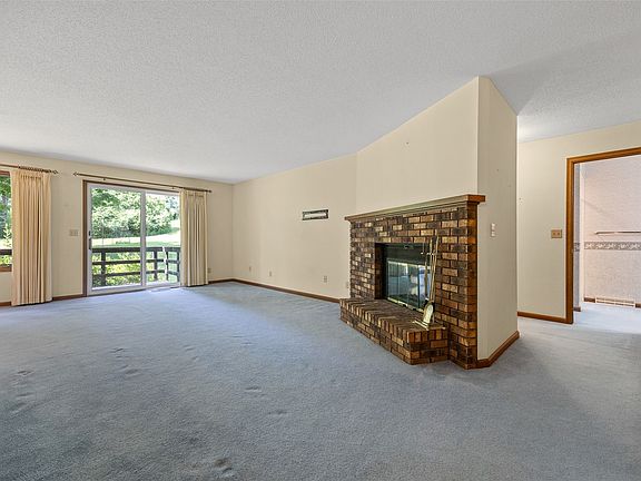 3rd image of 1723 Pikes Peak Ct NE