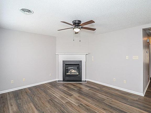 3rd image of 4732 Honeysuckle Ln