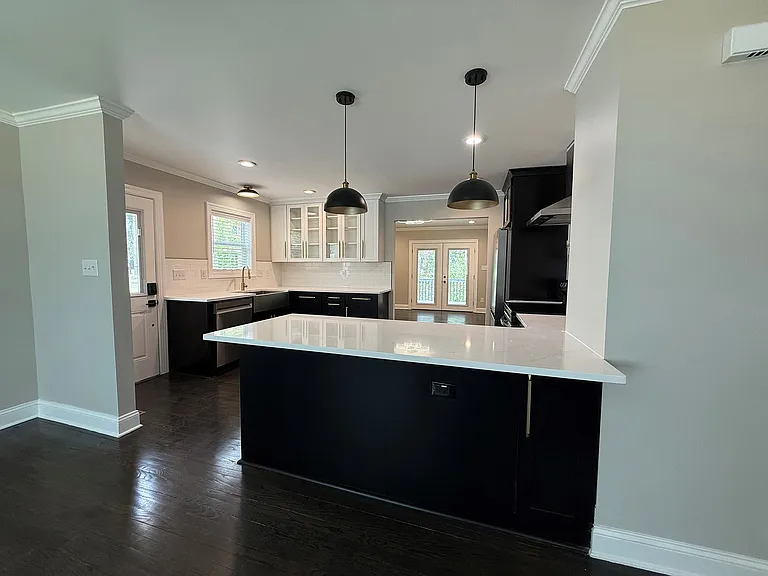 215 Walnut St — Photo 6