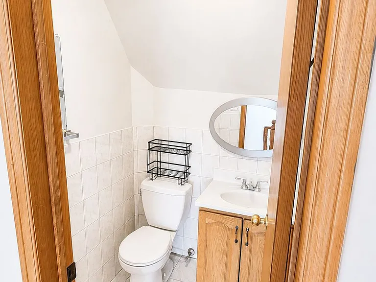 908 Ossington Ave #UPPER — Photo 7