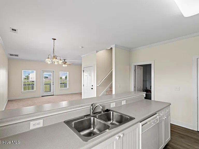 220 Twin Oaks Dr #A — Photo 11