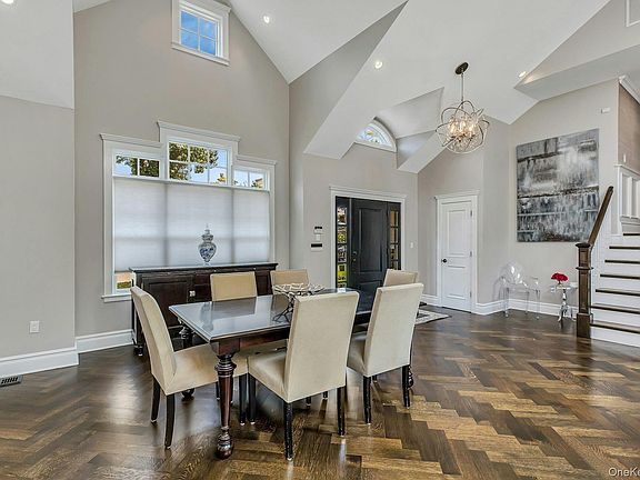 5th image of 33 Harwood Drive E