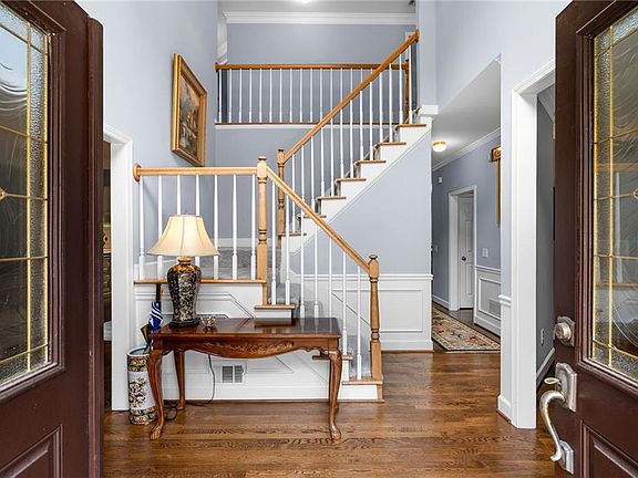 4th image of 2550 Ridgehurst Dr