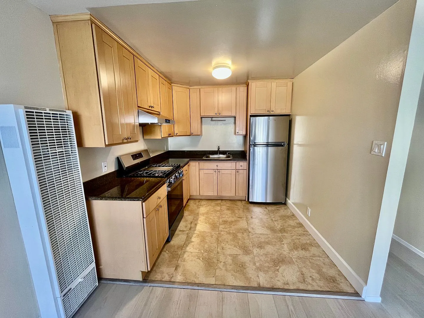 Charming & Modern Haight-Ashbury Apartment | Prime Location + Parking Included — Photo 4