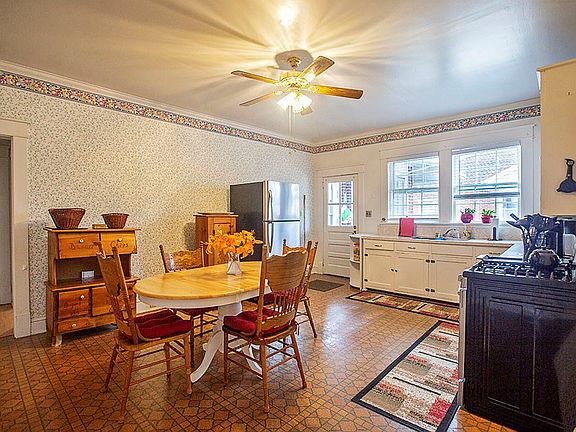 3rd image of 205 Merriman Ave