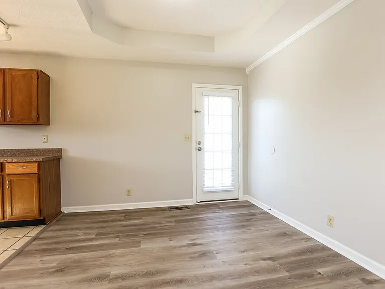 121 Lee Ct — Photo 6