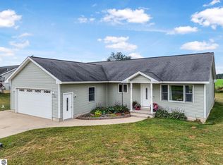 5232 S North Country Dr, Lake City, MI 49651