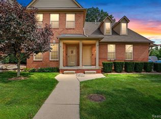 5227 Mesa Dr, Shelby Township, MI 48316