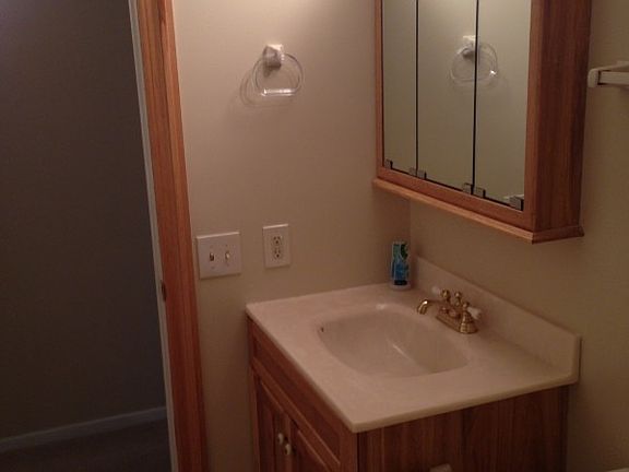 full bath in bedroom hall