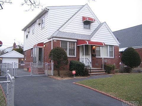 Outside view 1.5 car garage