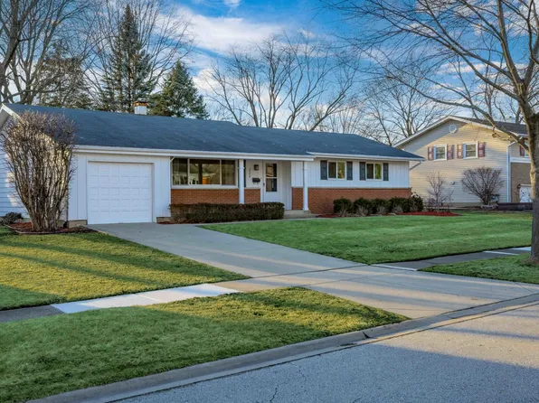 228 N Dean Dr, Palatine, IL 60074