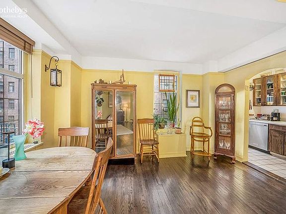 3rd image of 470 W 24th St APT 4A