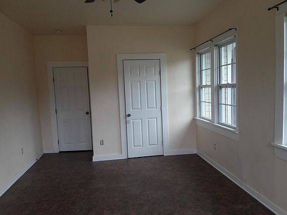 5th image of 715 Jenkins Ave