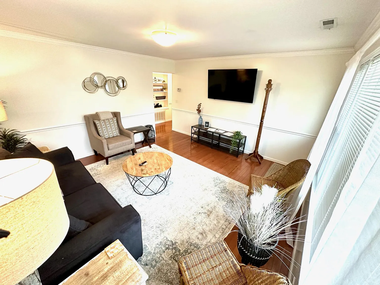 2 bed, 928 sqft, $2,150 — Photo 2