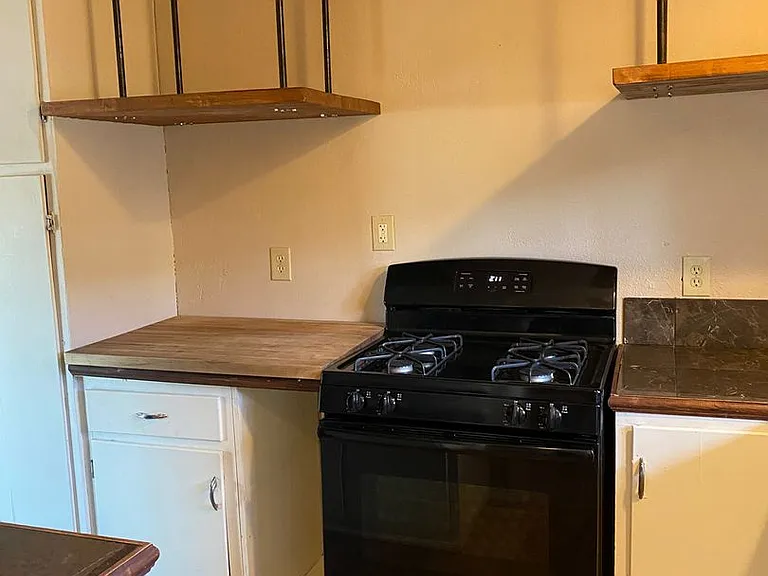 202 W Tilden St — Photo 1